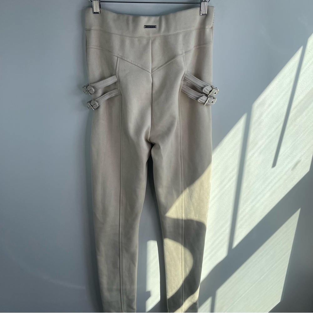Maniere De Voir Edgy Cream Faux Suede And Leather leggings With Belts Size 6 - Picture 6 of 9